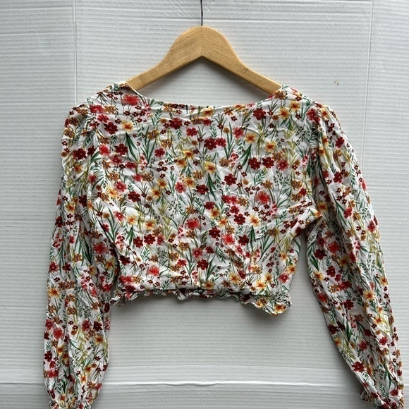 LOST + Wander Multi Floral Square Neck
Long Sleeve Button Down Crop Top - Picture 6 of 11